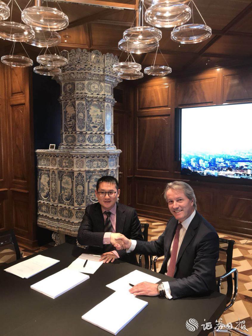 巨星科技董秘周思遠(yuǎn)和Lista董事會(huì)主席羅爾夫&bull;弗里特利.jpg