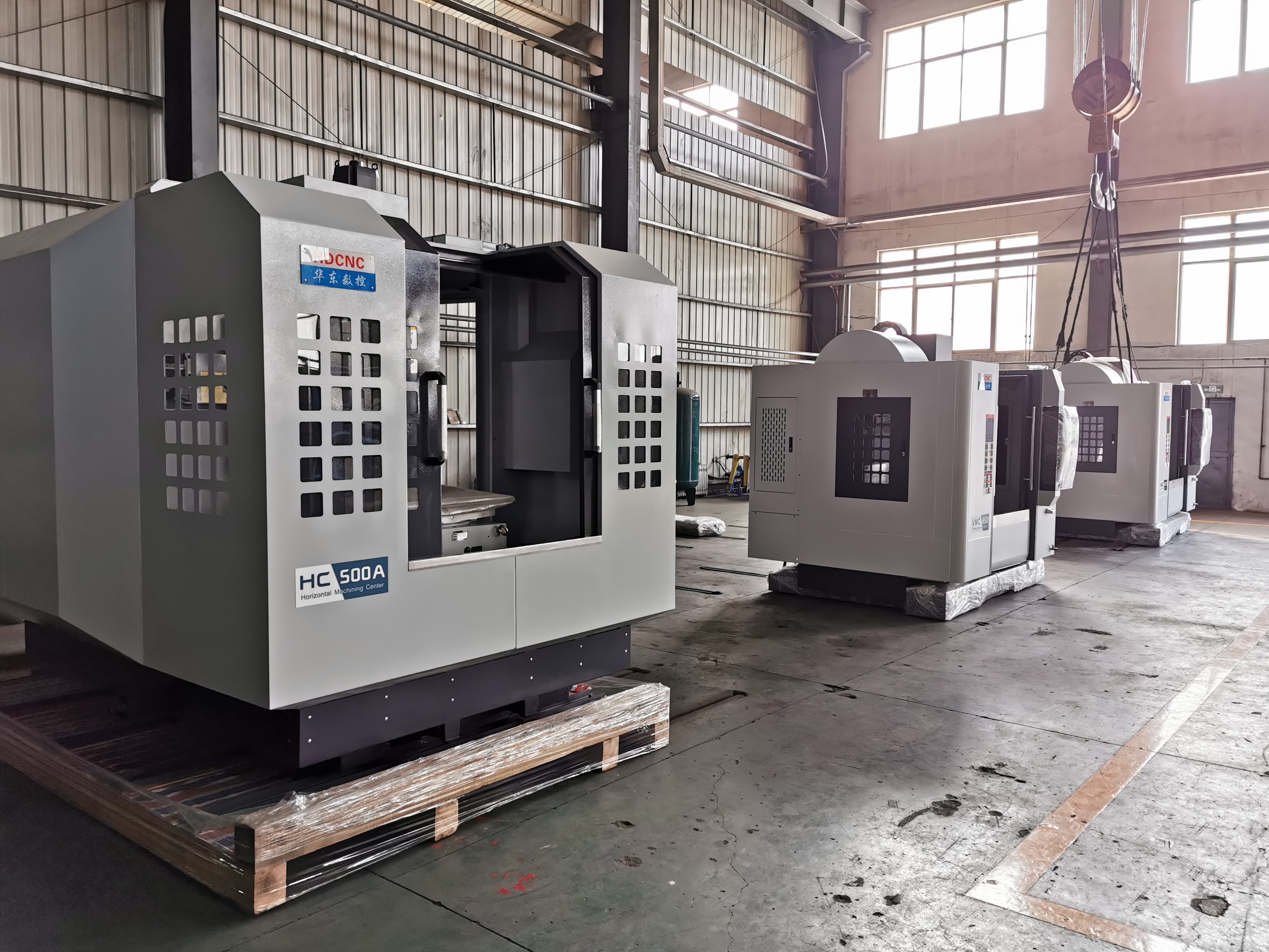 華東數(shù)控生產(chǎn)出的新型通用小型機床外觀和質(zhì)量都較過去提升了許多  王僖 攝.jpg